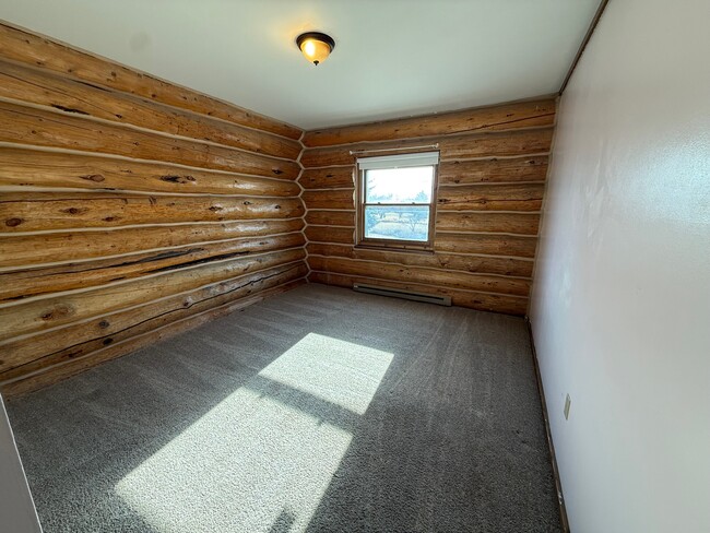 Building Photo - 545 Coulee Dr