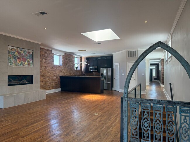 Building Photo - Completely Renovated Downtown Memphis Loft with Rooftop Skyline Views.
