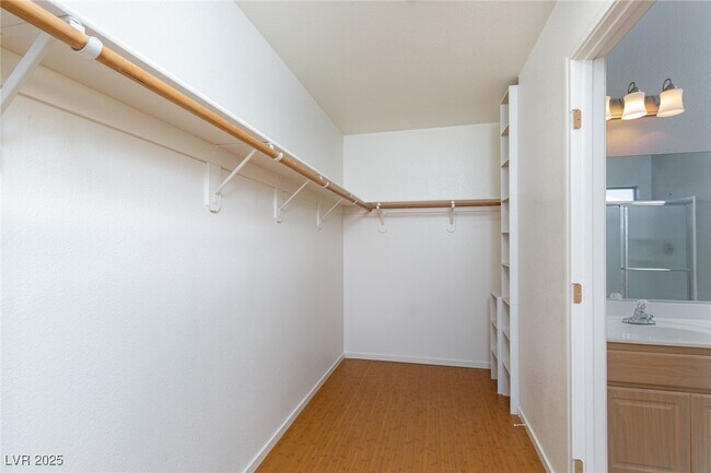 Building Photo - 533 Trocadero St