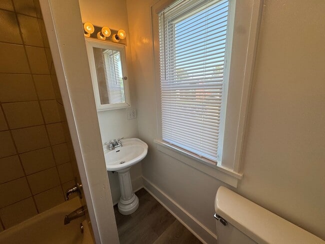 Building Photo - For Rent – Pet-Friendly 2 Bed, 1 Bath Town...