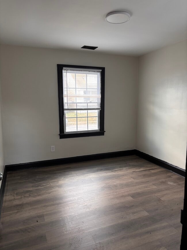Building Photo - 219 N 32nd St