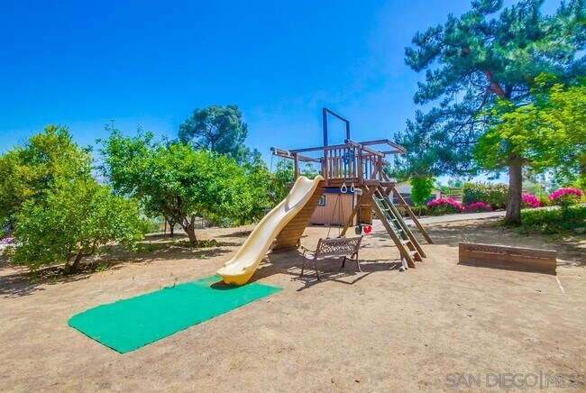 Building Photo - 145 La Cresta Heights Rd