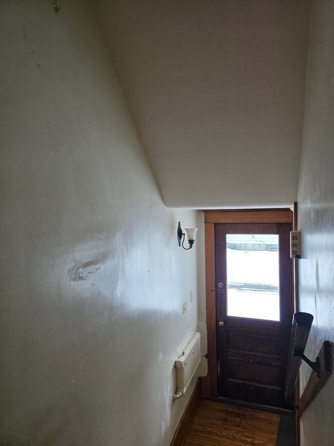 Building Photo - Large Home in Bowling Green