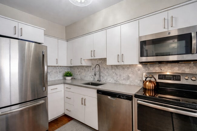 Building Photo - 1550 N Lake Shore Dr