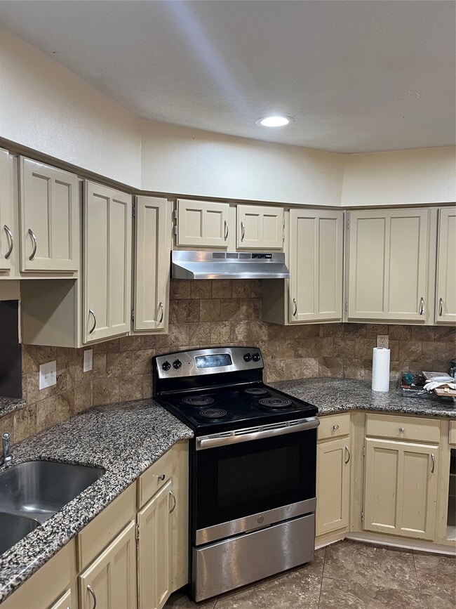 Building Photo - 7010 Pickett Dr