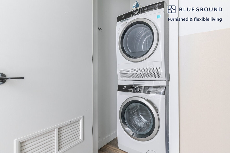 Building Photo - 61 W Erie St