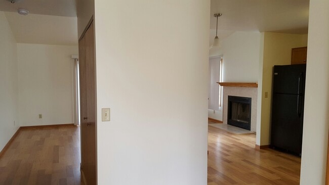 Building Photo - 703B Burgess Dr