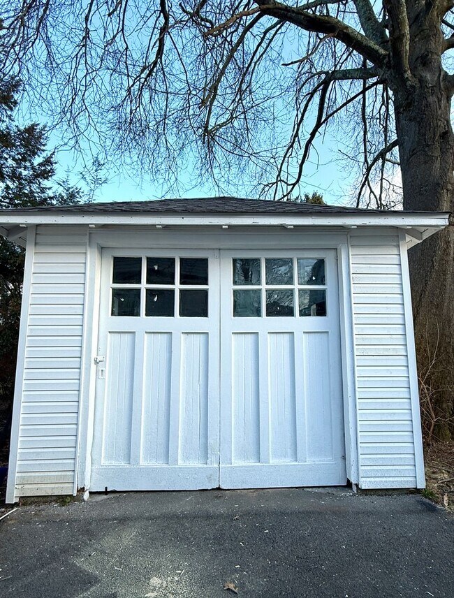 Building Photo - Timeless and Refined 3BR/2.5BA Colonial in Uptown Kingston