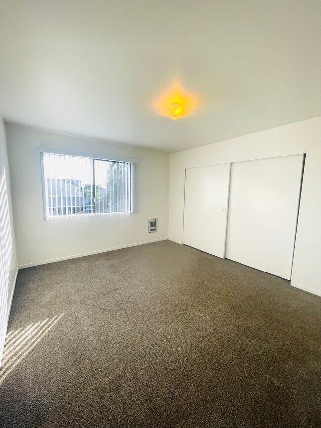 Building Photo - 793