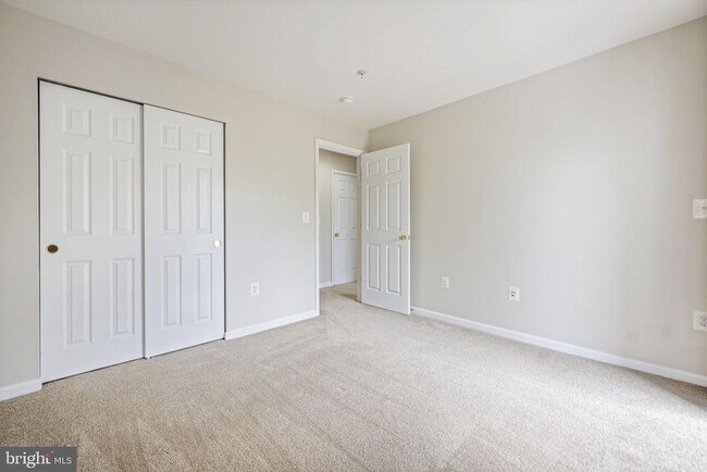 Building Photo - 15555 John Diskin Cir