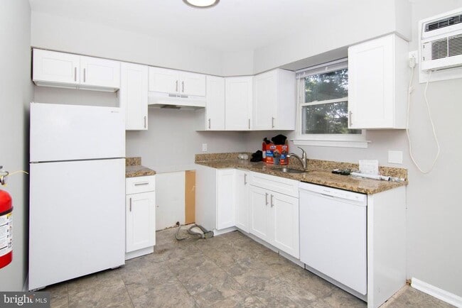 Building Photo - 106 Haines Ave