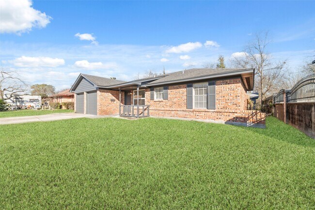 Building Photo - 419 Bellmar Dr