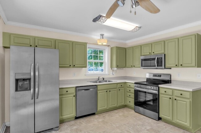 Building Photo - **Cute 3/2 Bungalow in Flaherty Farms**