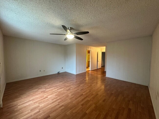 Building Photo - SW Visalia home available soon