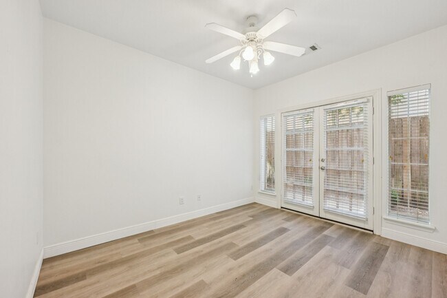 Building Photo - 1515 Oakdale St