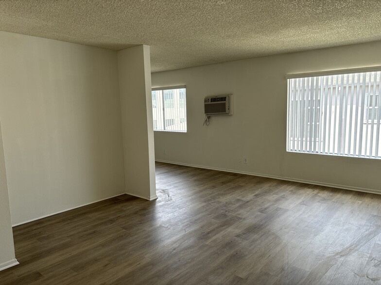 Building Photo - 10558 Eastborne Ave