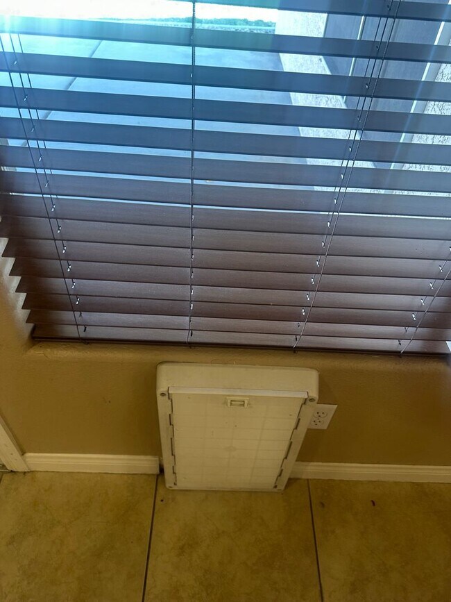 Building Photo - NW!! Single Story Home!! No Carpet!! Pot S...