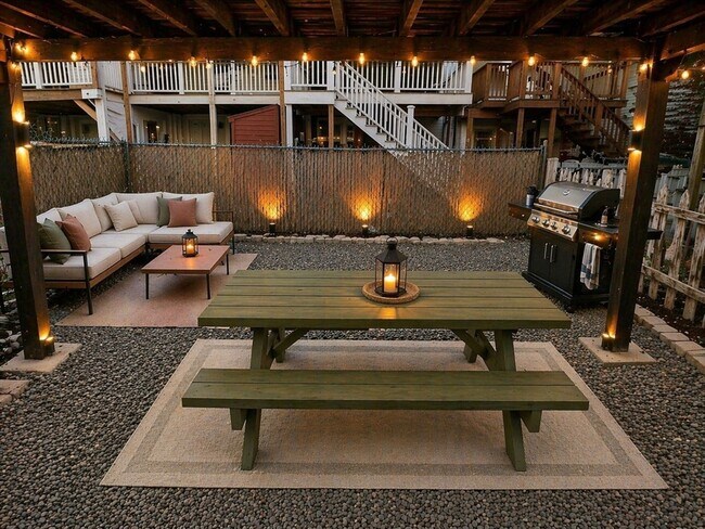 Building Photo - 474 E 7th St