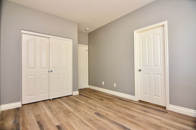 Building Photo - AVAILABLE NOW: 4 Bd/3Ba in Great Oak Schoo...