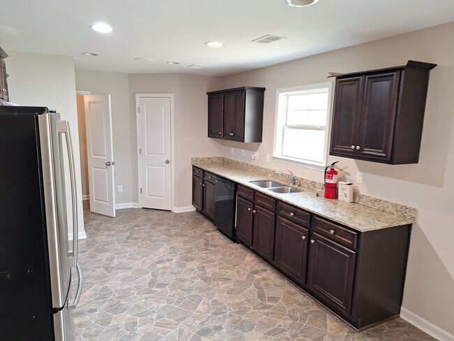 Building Photo - Wonderful Two Story Four Bedroom Home in Northeast Columbia!