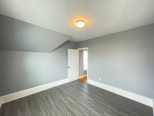 Building Photo - 357 Wilson St