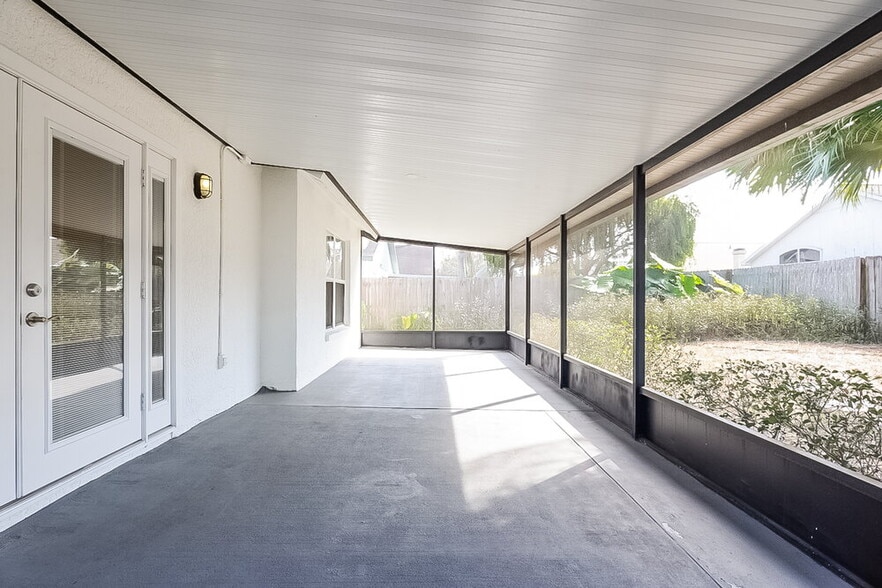 Building Photo - 28434 Meadowrush Way