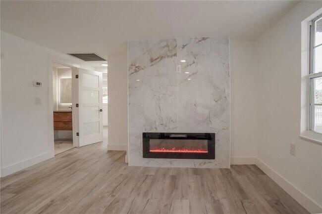 Building Photo - 985 Liberty St