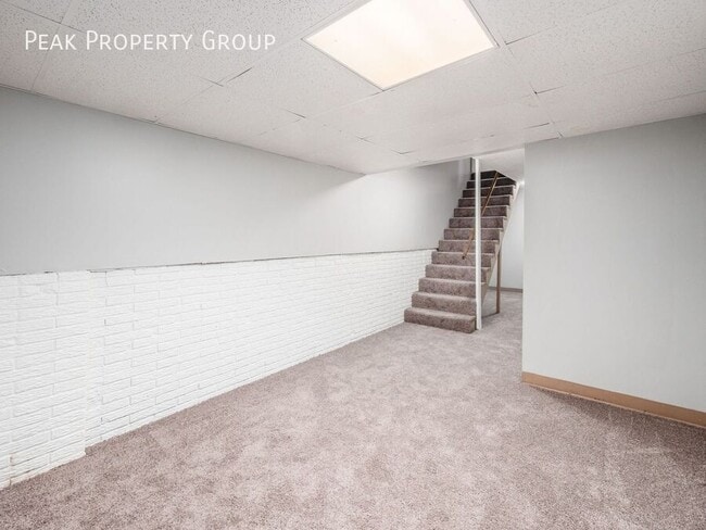 Building Photo - 2015 Queensgate Ln