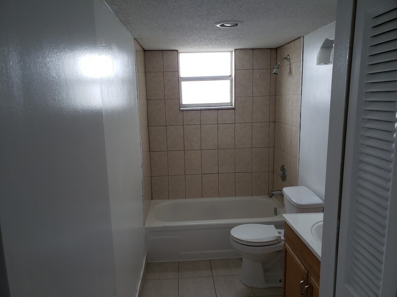 Guest bathroom - 406 NW 68th Ave