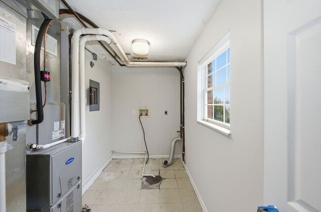 Building Photo - WESTWOOD - Spacious 3 bed 2.5 ba 2 car garage