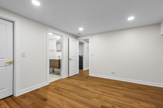 Building Photo - 628 Martin Ln