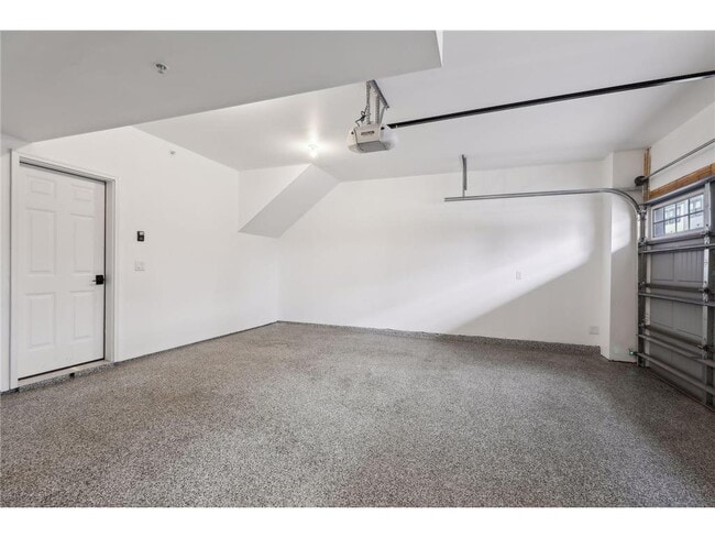 Building Photo - 870 Mount Curve Blvd