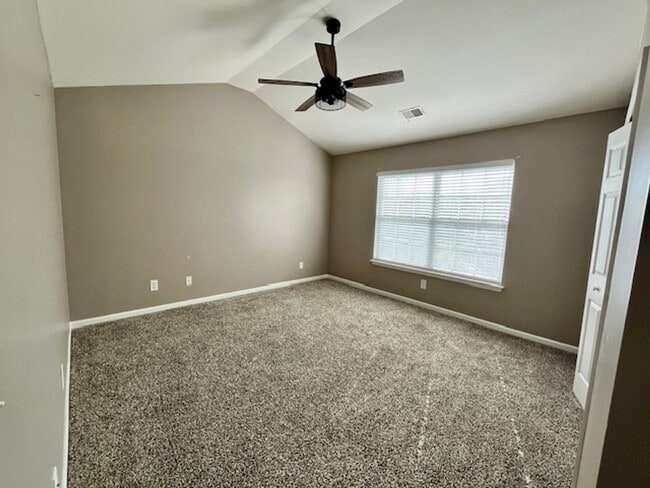 Building Photo - Spacious Move In Ready Townhome on Johns I...