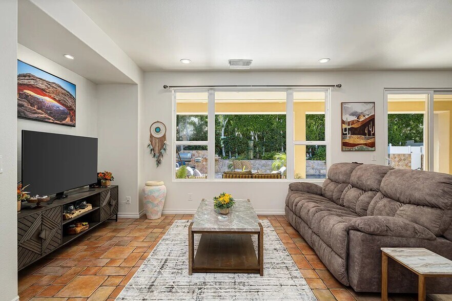 Building Photo - 60755 Living Stone Dr