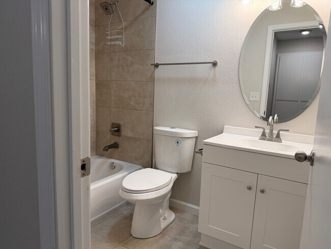 Building Photo - 5419 E Knoll Dr