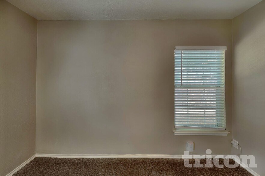Building Photo - 706 Olney Dr