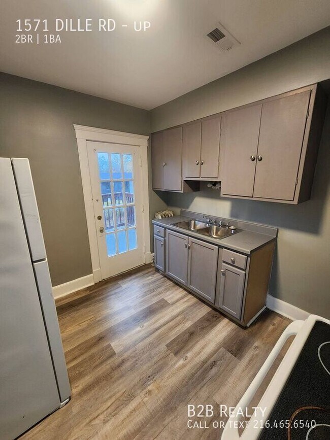 Building Photo - 1571 Dille Rd