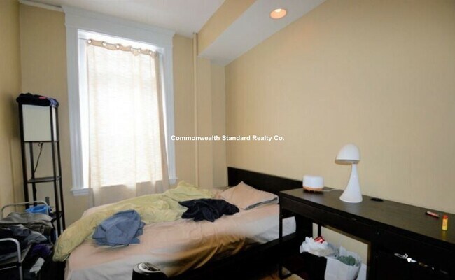 Building Photo - 10 Strathmore Rd