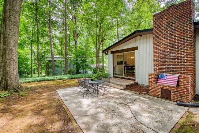 Building Photo - 2700 Brook Park Way
