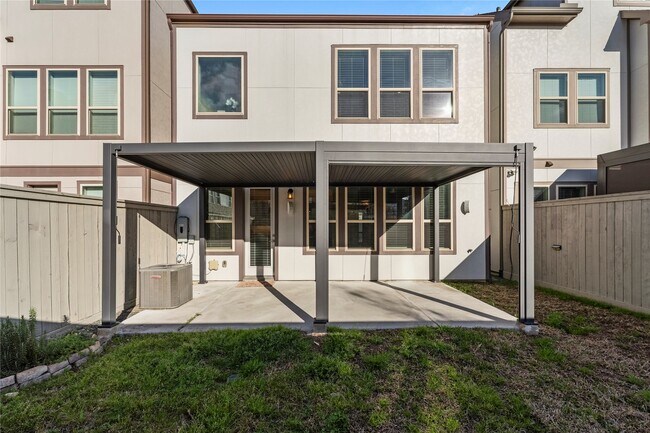 Building Photo - 817 Kamano Ave