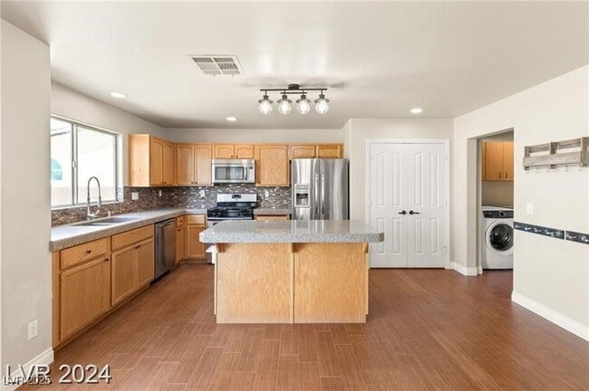 Building Photo - 3916 Varallo St