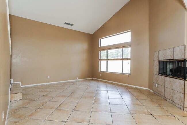 Building Photo - 1653 N 136th Ln