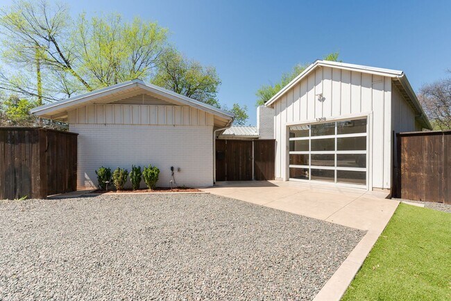 Building Photo - Beautiful Home in Nichols Hills + 3 bedrooms