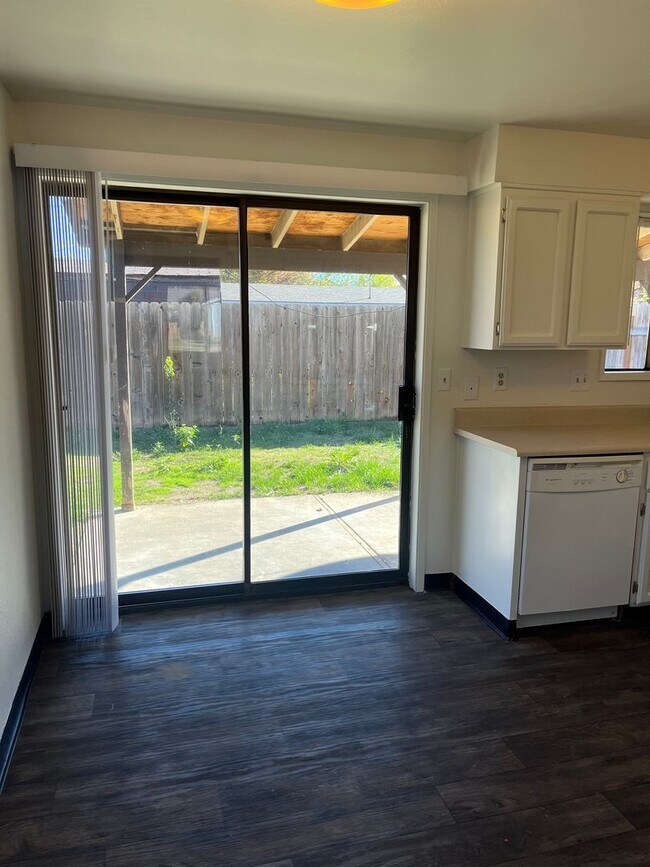 Building Photo - 511-513 Plum St