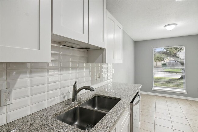 Building Photo - 8540 Glen Meadow Ln