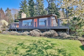 Building Photo - Rare Find with Main House and Fully Equipped ADU!