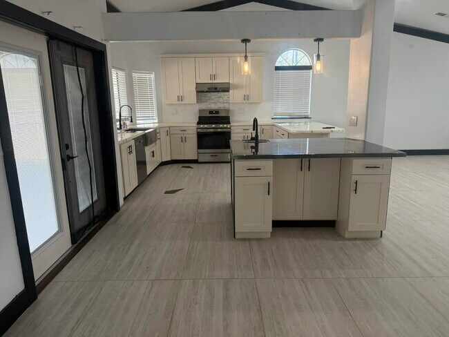 Building Photo - 531 Datewood Ct