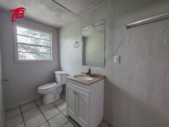 Building Photo - 2025 S Emco Dr