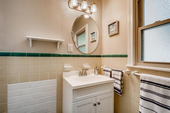 Building Photo - 2307 Tower Dr