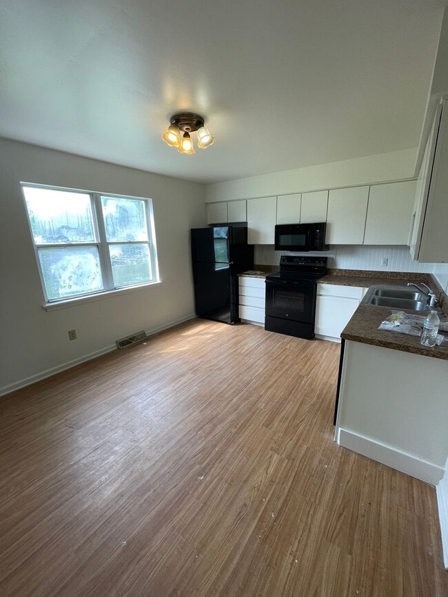 Building Photo - 3 Bed 2 Bath Townhouse in Manchester York